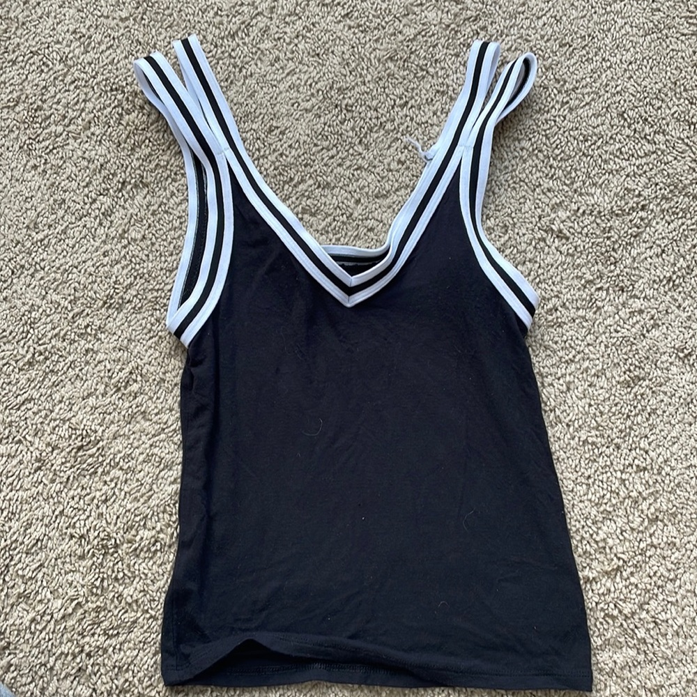 black crop tank